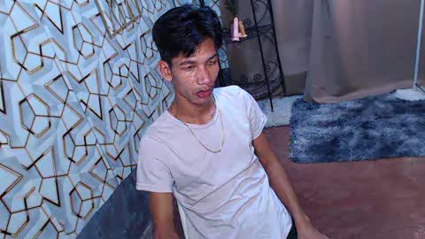 Snapshot of maxiebunny99 chatting on February 16, 2025, 1:49 pm Reyn online show from February 16, 2025, 1:49 pm