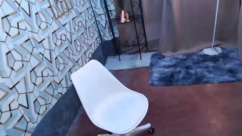 Snapshot of maxiebunny99 chatting on February 20, 2025, 3:56 am Reyn online show from February 20, 2025, 3:56 am