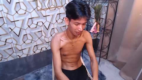 Snapshot of maxiebunny99 chatting on February 23, 2025, 11:14 pm Reyn online show from February 23, 2025, 11:14 pm