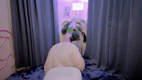 Snapshot of maxiebunny99 chatting on September 12, 2025, 2:39 pm Reyn online show from September 12, 2025, 2:39 pm