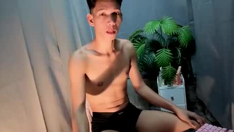 Snapshot of maxiebunny99 chatting on September 27, 2025, 12:21 pm Reyn online show from September 27, 2025, 12:21 pm