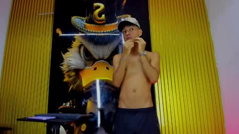 maximo_grayt_ online show from May 14, 2026, 2:46 pm