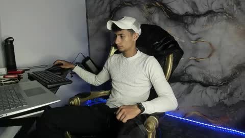 Maximo online show from October 24, 2025, 8:05 pm