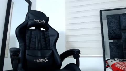 Maximo Sebastian online show from February 10, 2025, 1:57 am