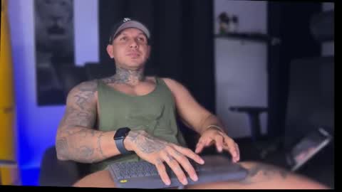 Snapshot of maximo_vega chatting on October 11, 2025, 12:43 am Maximo online show from October 11, 2025, 12:43 am