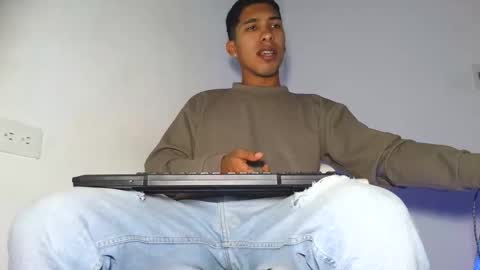 Maximo Aron Vega online show from March 17, 2026, 10:13 pm