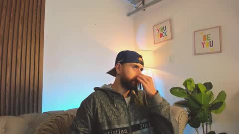 Maximo Wolf online show from February 22, 2026, 10:19 pm