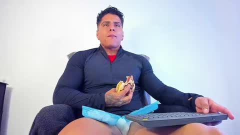 Snapshot of maximoscott_ chatting on February 12, 2025, 11:51 am Maximoscott online show from February 12, 2025, 11:51 am