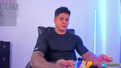 Snapshot of maximoscott_ chatting on February 16, 2025, 7:27 pm Maximoscott online show from February 16, 2025, 7:27 pm