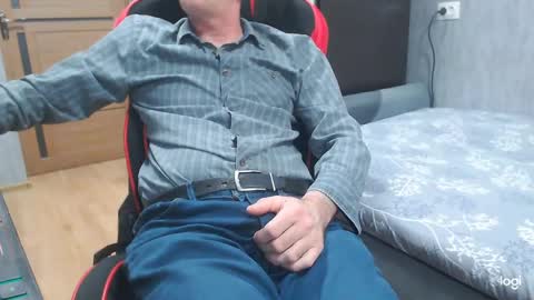 maximus3334 online show from April 12, 2026, 8:36 pm