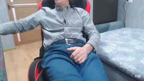 maximus3334 online show from April 15, 2026, 11:28 am