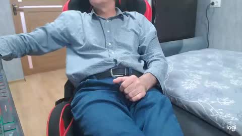 maximus3334 online show from April 29, 2026, 10:52 am