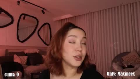 Maxine online show from March 19, 2026, 11:42 pm