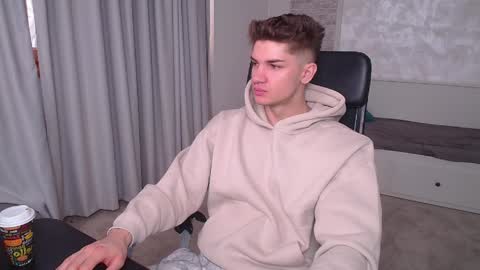 MaxKaiden online show from April 5, 2026, 5:59 am