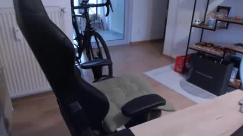 maxp0wer21 online show from December 14, 2024, 1:05 pm