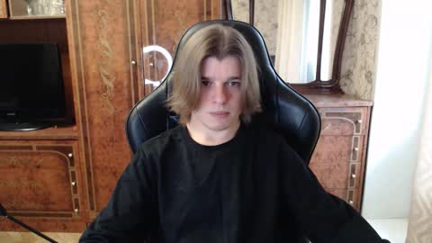 Max online show from October 7, 2025, 11:51 am