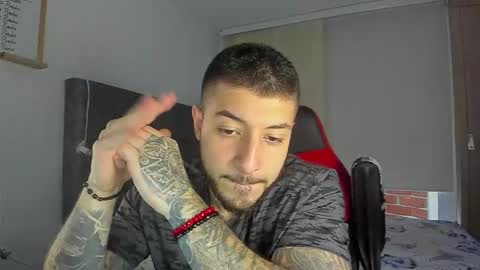 maxvibe_ online show from October 28, 2025, 10:34 pm