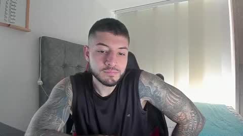 maxvibe_ online show from November 1, 2025, 5:48 pm