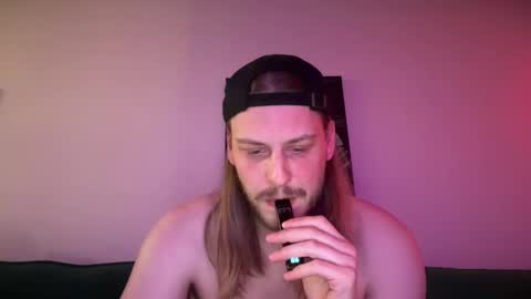 Snapshot of maxwatts95 chatting on February 15, 2025, 2:37 am Max Watts online show from February 15, 2025, 2:37 am