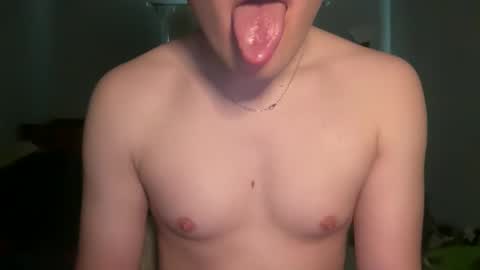 Snapshot of maxx276828 chatting on May 15, 2026, 5:20 pm maxx276828 online show from May 15, 2026, 5:20 pm
