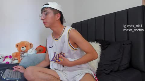 maxx_cortes online show from February 2, 2025, 4:11 pm