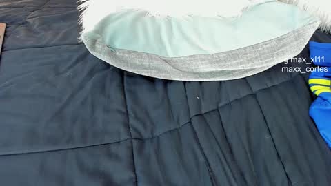 maxx_cortes online show from February 3, 2025, 6:45 am