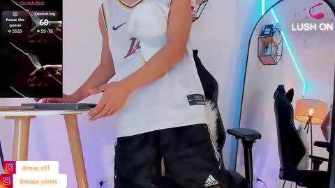 maxx_cortes online show from October 5, 2025, 11:57 pm