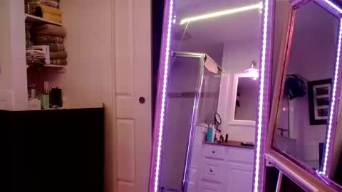 Maxxxbates online show from November 29, 2025, 2:47 am