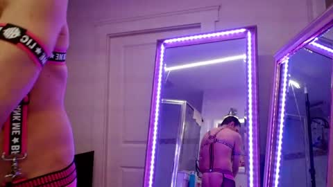 Maxxxbates online show from April 5, 2026, 2:42 am