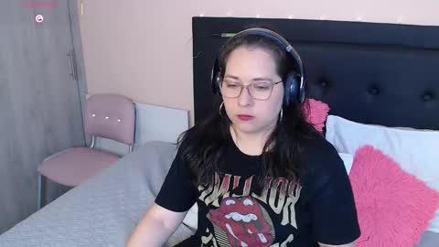 Snapshot of may_bloom chatting on September 9, 2025, 1:16 am May online show from September 9, 2025, 1:16 am