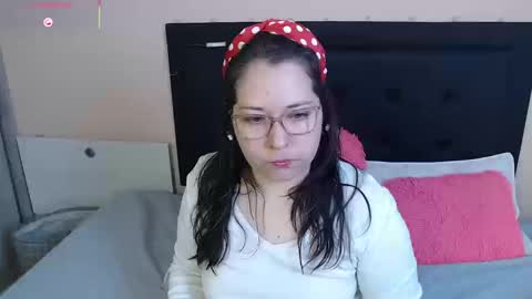 Snapshot of may_bloom chatting on September 17, 2025, 1:24 pm May online show from September 17, 2025, 1:24 pm