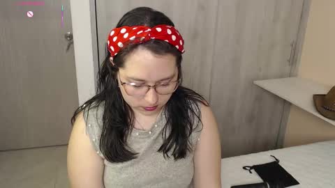 Snapshot of may_bloom chatting on October 9, 2025, 9:35 pm May online show from October 9, 2025, 9:35 pm