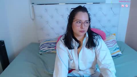 Snapshot of may_bloom chatting on November 25, 2025, 4:12 am May online show from November 25, 2025, 4:12 am