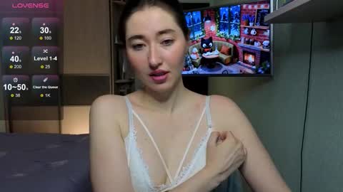 may_may_moon online show from January 5, 2026, 6:11 pm