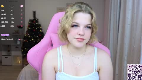 Snapshot of maya_blonde18 chatting on December 24, 2024, 3:27 am Maya online show from December 24, 2024, 3:27 am