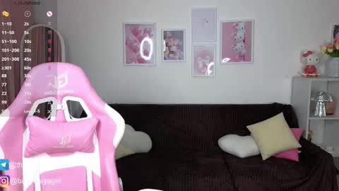 Snapshot of maya_blonde18 chatting on October 19, 2025, 3:51 am Maya online show from October 19, 2025, 3:51 am
