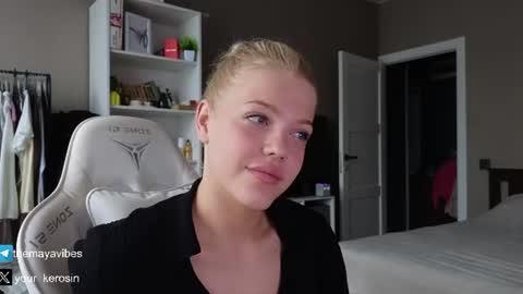 Snapshot of maya_blonde18 chatting on June 29, 2026, 3:46 am Maya online show from June 29, 2026, 3:46 am