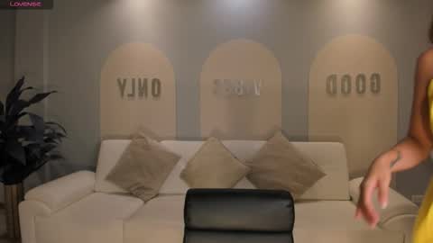 M A Y A    H O F F M A N online show from January 9, 2026, 11:13 am