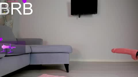 Mia online show from April 2, 2026, 4:48 pm