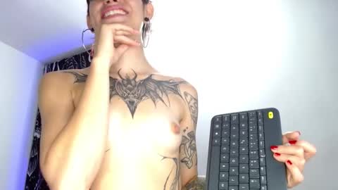 Snapshot of mayaredd chatting on February 26, 2025, 6:37 am mayaredd online show from February 26, 2025, 6:37 am