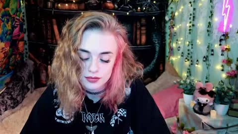 maybe_yours333 online show from May 26, 2026, 1:07 pm