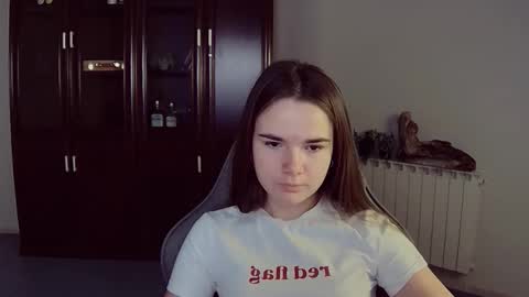 maybloom_ online show from November 20, 2025, 9:20 am