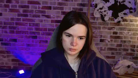 maybloom_ online show from February 4, 2026, 6:08 am