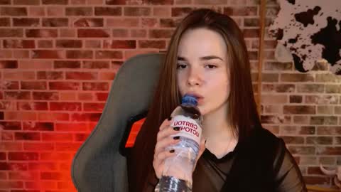 maybloom_ online show from February 14, 2026, 9:06 am