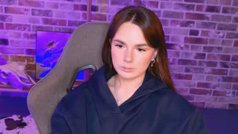 maybloom_ online show from April 9, 2026, 2:22 pm