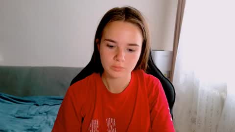 Snapshot of maybloom_ chatting on July 7, 2026, 6:05 am maybloom_ online show from July 7, 2026, 6:05 am