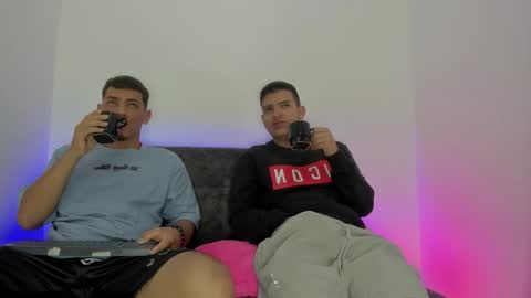Snapshot of maykel_and_mike chatting on October 19, 2025, 10:49 am maykel_and_mike online show from October 19, 2025, 10:49 am