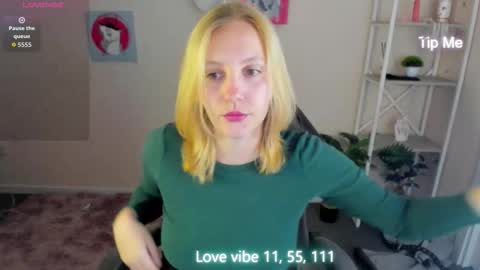 Snapshot of me1issa_bell chatting on February 17, 2026, 12:51 am Melissa online show from February 17, 2026, 12:51 am