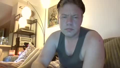 Snapshot of me2283 chatting on December 23, 2024, 4:12 am me2283 online show from December 23, 2024, 4:12 am