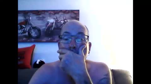 me at home online show from October 3, 2025, 3:03 am